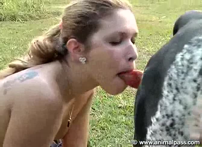 Video :Hot and sexy teen make a dog cum in outdoor dog porno